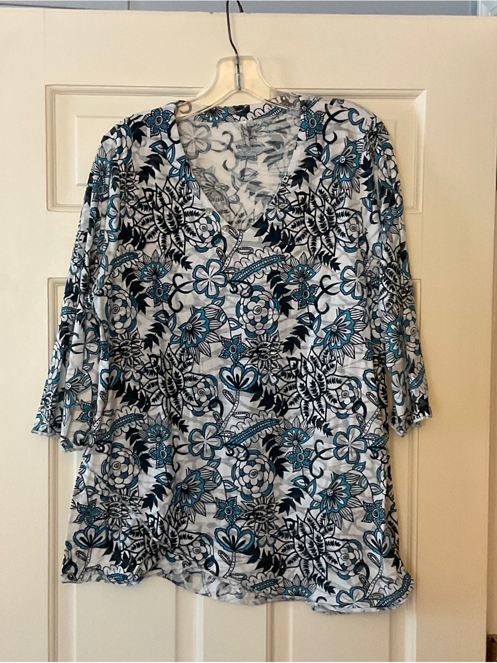 Lulu-B Asymmetrical Hem Tee Top White Blue Floral Large Comfort Breezy Coastal